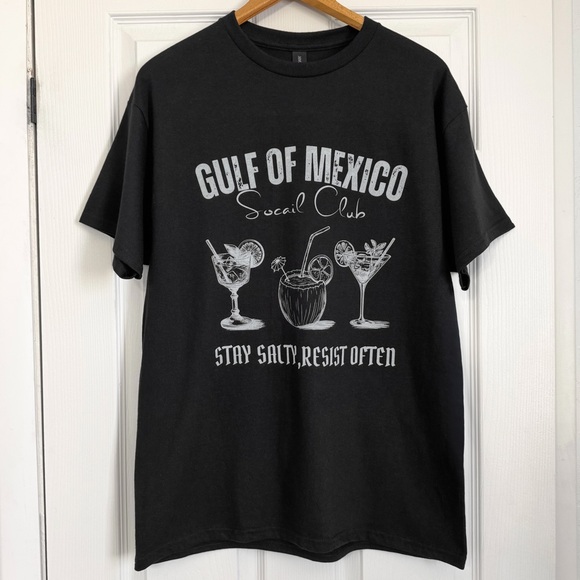 Gulf of Mexico Social Club Cocktails Graphic Tee Shirt Black NWT - Picture 3 of 10